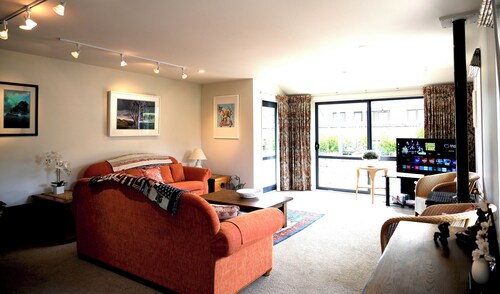 Hanmer Springs 3 Bedroom for Family and Pets + Garage Space.