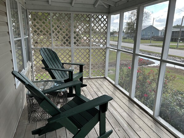 Terrace/patio - Quaint 3bedroom house in Swan Quarter with WiFi & AC. Close to public boat ramp. (Swan Quarter)
