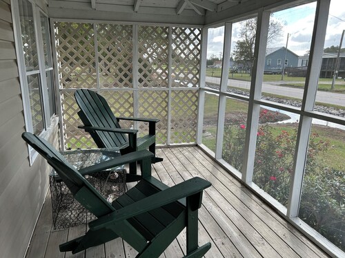 Quaint 3bedroom house in Swan Quarter with WiFi & AC. Close to public boat ramp.