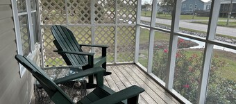 Quaint 3bedroom house in Swan Quarter with WiFi & AC. Close to public boat ramp.