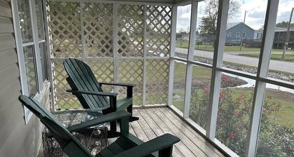 Quaint 3bedroom house in Swan Quarter with WiFi & AC. Close to public boat ramp.