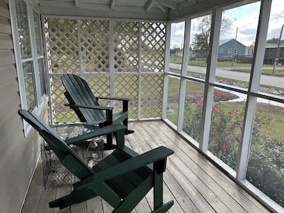Quaint 3bedroom house in Swan Quarter with WiFi & AC. Close to public boat ramp.
