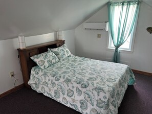 3 bedrooms, travel cot, WiFi, bed sheets