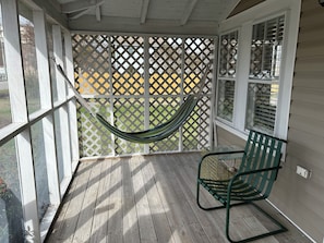 Terrace/patio - Quaint 3bedroom house in Swan Quarter with WiFi & AC. Close to public boat ramp. (Swan Quarter)