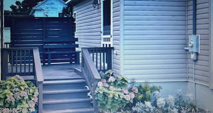 Quaint 3bedroom house in Swan Quarter with WiFi & AC. Close to public boat ramp.