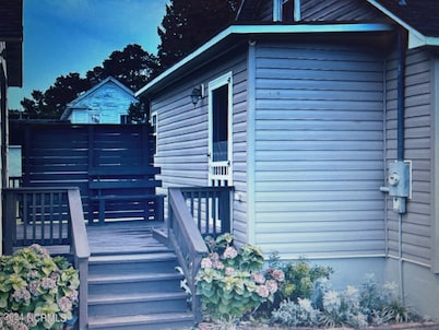 Quaint 3bedroom house in Swan Quarter with WiFi & AC. Close to public boat ramp.