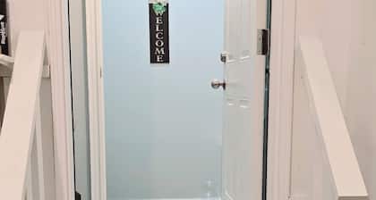 2 Bedroom Basement Apartment/kitchen/parking/Laundry/Full washroom in Brampton