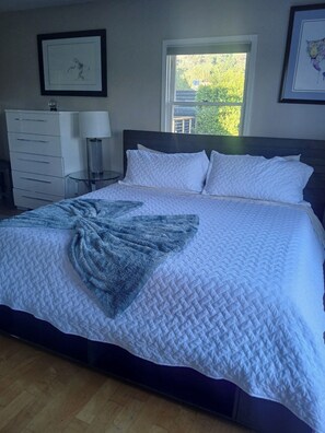 4 Schlafzimmer, Schreibtisch, Bügeleisen/Bügelbrett, Reisekinderbett