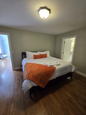 3 habitaciones, escritorio, tabla de planchar con plancha y wifi gratis 