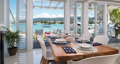 3bdr Stunning Ocean Front Condo, Beach Access, Pool, Solar