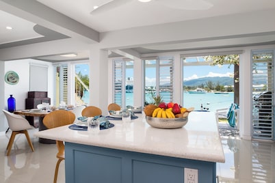 3bdr Stunning Ocean Front Condo, Beach Access, Pool, Solar