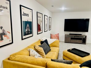 Smart TV y chimenea 