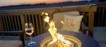 NEW Near UNI Modern Spotless Townhome