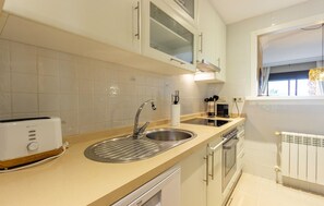 Kühlschrank, Ofen, Herdplatte, Geschirrspüler