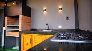 Microondas, placa de cocina