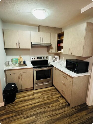 Cozy pace for your stay. Family Friendly, quite neighbourhood 