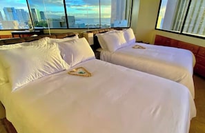 1 bedroom, iron/ironing board, travel crib, free WiFi - Panoramic Ocean-View/STEPS FROM BEACH/FreeParking/Best Location in Waikiki (Honolulu)
