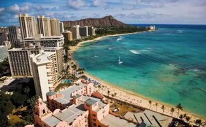 Sun loungers, beach towels - Panoramic Ocean-View/STEPS FROM BEACH/FreeParking/Best Location in Waikiki (Honolulu)