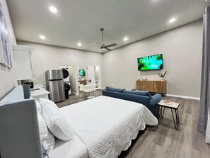 1 quarto, escrivaninha, ferros/tábuas de passar roupa, Wi-Fi