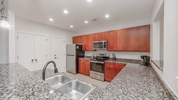 Fridge, microwave, stovetop, dishwasher