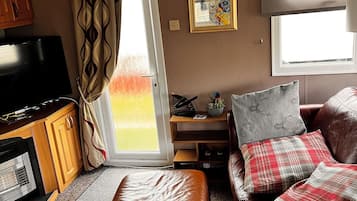 Älytelevisio, takka, DVD-soitin