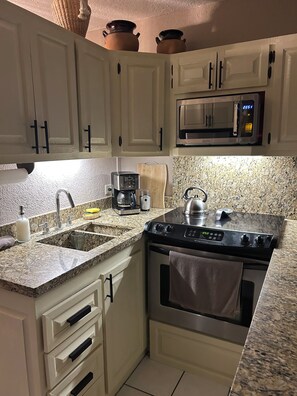 電子レンジ、オーブン、コンロ