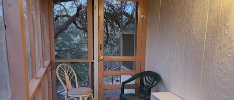 Rumah Comfort, pemandangan kanal | Teras/patio