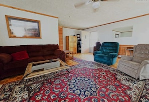 45-inch flat-screen TV with satellite channels - Vigilante Inn Immortal Camp (Tombstone)