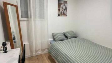 2 slaapkamers, een strijkplank/strijkijzer, wifi, beddengoed