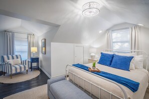 3 chambres, fer et planche à repasser, lit de bébé portatif