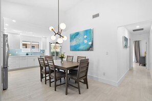 Dining - Fully Updated 4BR Home w/ Screened Pool & Spa (Naples)