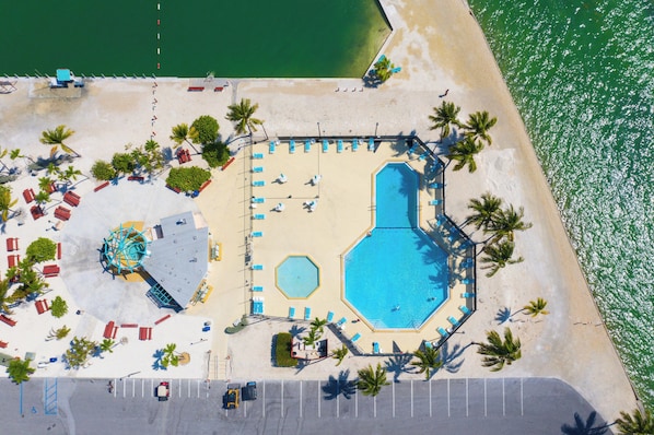 Pool - 219 Oceanfront RV Lot 59' Seawall (Cudjoe Key)