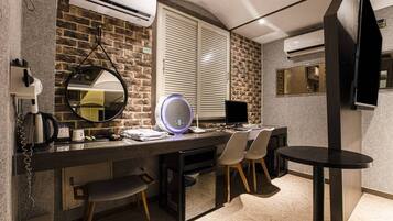 Premium-dobbeltværelse | Skrivebord, arbejdsområde til bærbare computere, gratis Wi-Fi