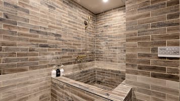 Luxury Double or Twin Room, 2 Queen Beds, Non Smoking | Bathroom | Hair dryer, towels, soap, shampoo