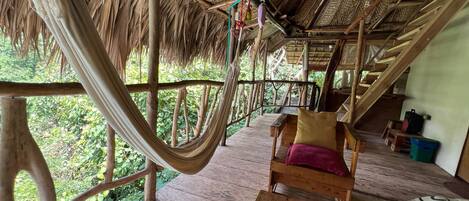 Basic Double Room, Mountain View | Living area