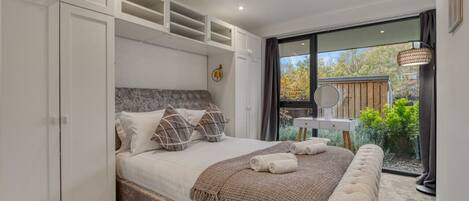 3 soveværelser, skrivebord, strygejern/strygebræt, weekendseng