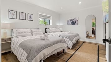 2 bedrooms, desk, iron/ironing board, free WiFi