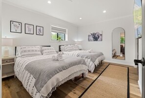 2 室のベッドルーム、デスク、アイロン / アイロン台、WiFi (無料)