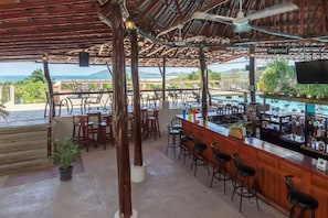 Bar (on property) - Best Western Tamarindo Vista Villas (Tamarindo)
