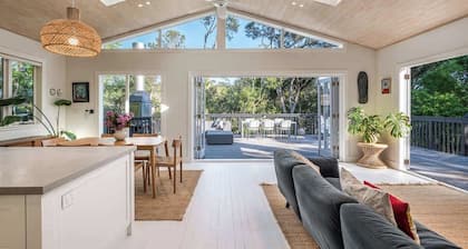 Skyview Onetangi - Elevated Onetangi Retreat