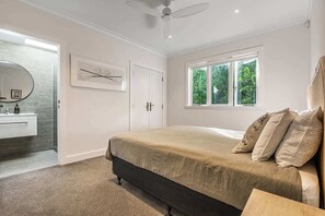 3 bedrooms, iron/ironing board, WiFi