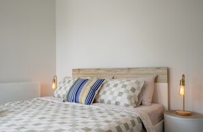 3 Schlafzimmer, Schreibtisch, Bügeleisen/Bügelbrett, Reisekinderbett