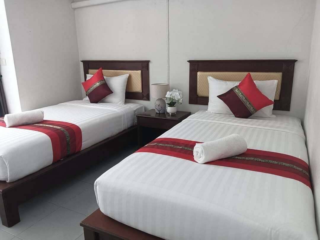 Select Comfort beds, minibar, desk, laptop workspace