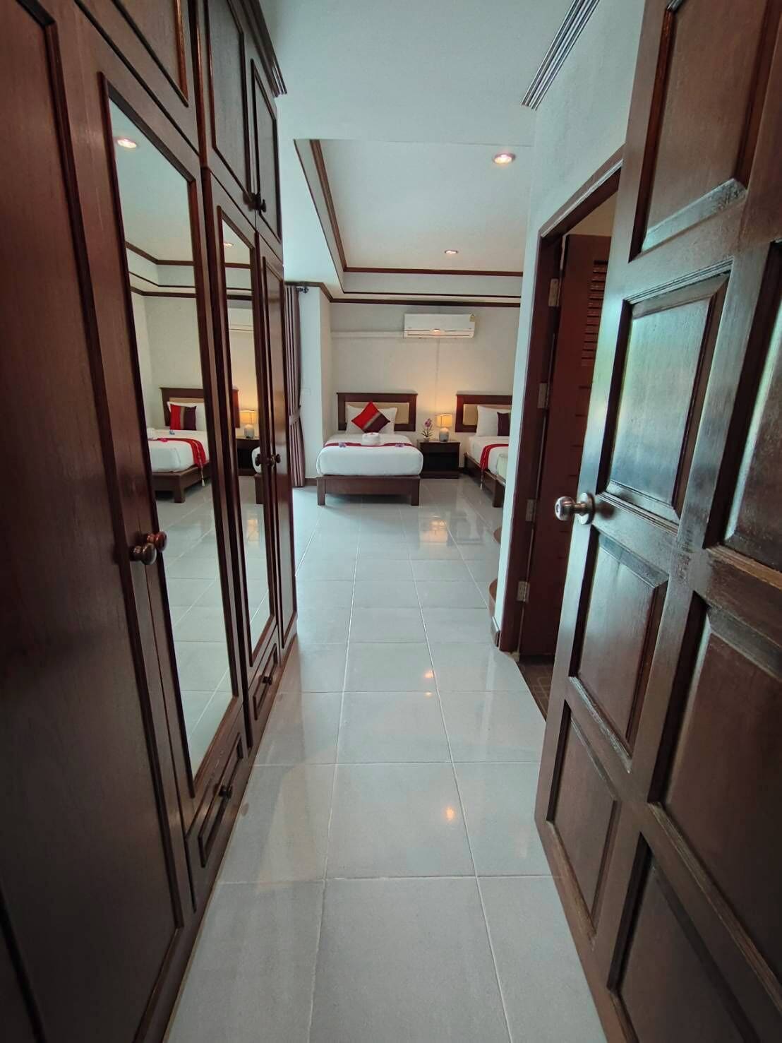 Colchones Select Comfort, minibar y escritorio 