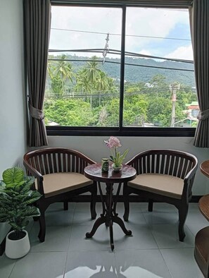 En 40-tommers smart-TV med kabel-kanaler