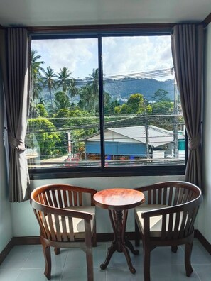 Basic Room, City View | Living area