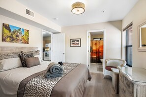 2 bedrooms, desk, iron/ironing board, free WiFi - Sedona Cathedral Magic: A serene 2BR retreat with stunning Red Rock views. (Sedona)