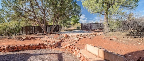 المنطقة المحيطة بالمنشأة