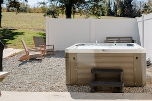 Terrace/patio - Farmhouse|HOT TUB|Fireplace|King Bed|4 Bedroom (Columbia)