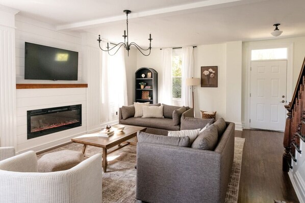 Télévision, cheminée